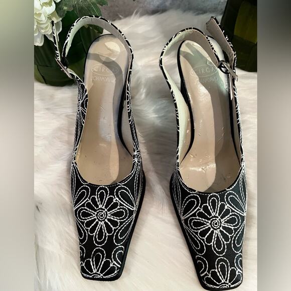 NEW Circa Joan & David Floral Embroidered Flowers Slingback Black White Heels S… - Picture 4 of 16